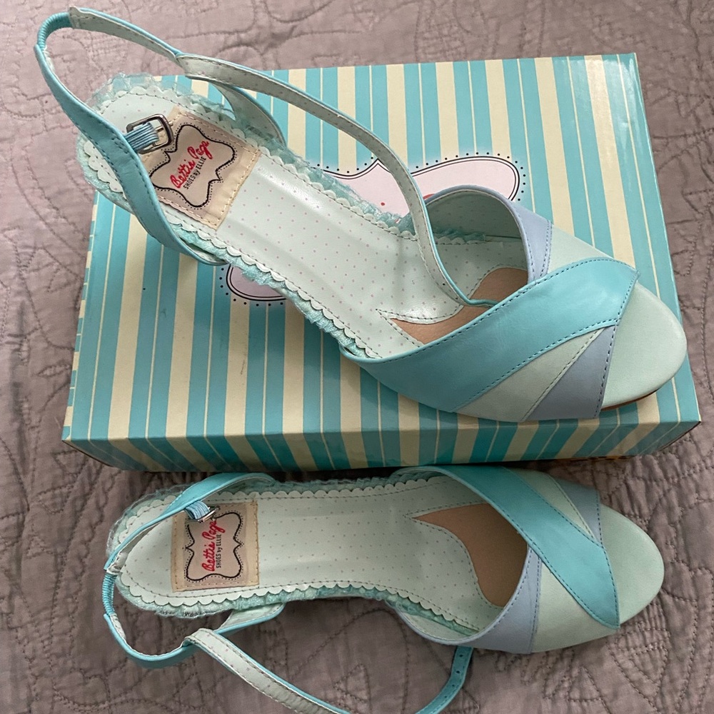 Baby blue pin up heels